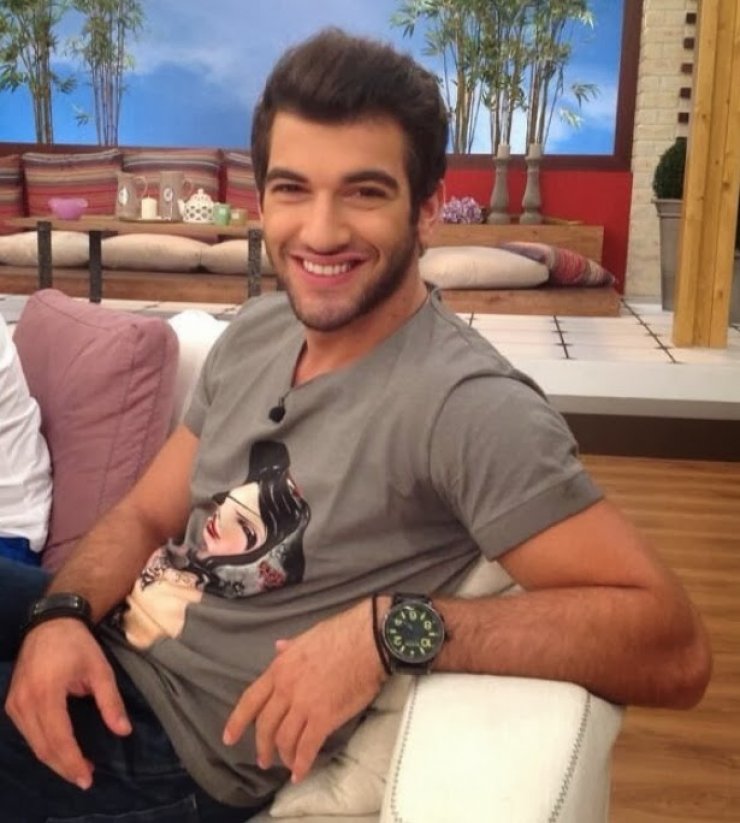 Μάνος Ιωάννου: Αγκαλιά με τη σύντροφό του Βαλέρια Χοψονίδου στα γενέθλιά της!