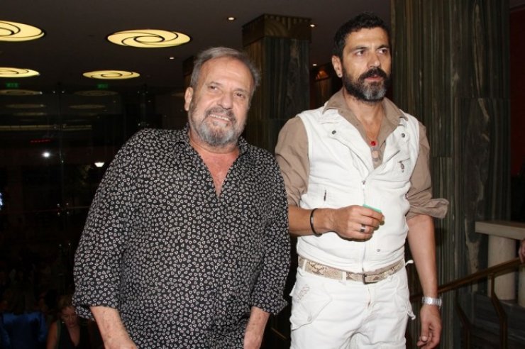 Κώστας Φαλελάκης: Η φωτογράφιση του συντρόφου του Μηνά Χατζησάββα, μετά το θάνατό του