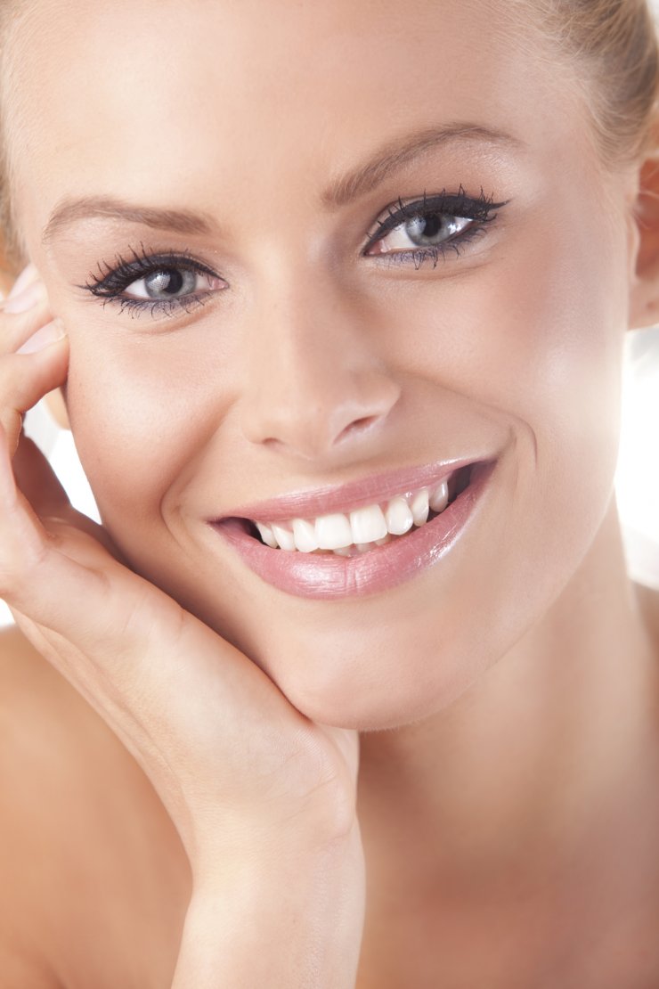 5 φυσικοί τρόποι για να δείχνεις νεότερη 