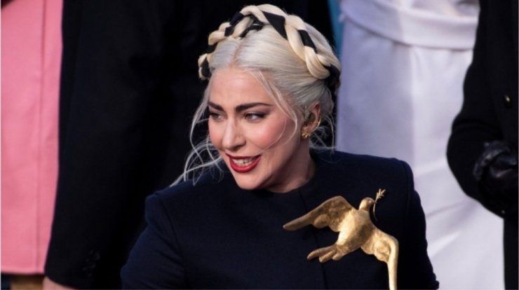 Lady Gaga: Από ξανθιά έγινε μελαχρινή!