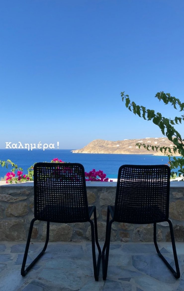 Επώνυμος Κύπριος απολαμβάνει αυτή την υπέροχη θέα στο νησί των ανέμων!