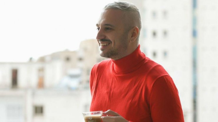 Ο Νικόλας Ιωαννίδης μας βάζει στο ανανεωμένο του υπνοδωμάτιο!