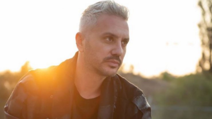 Νικόλας Ιωαννίδης: Στόλισε για πρώτη φορά χριστουγεννιάτικο δέντρο! 