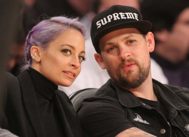 Έβαψε τα μαλλιά της μωβ! Ποια διάσημη σταρ το τόλμησε; [εικόνες]