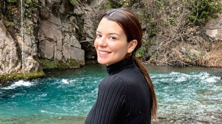 Νικολέττα Ράλλη: Μας δείχνει τη φουσκωμένη της κοιλιά και λάμπει από ευτυχία!