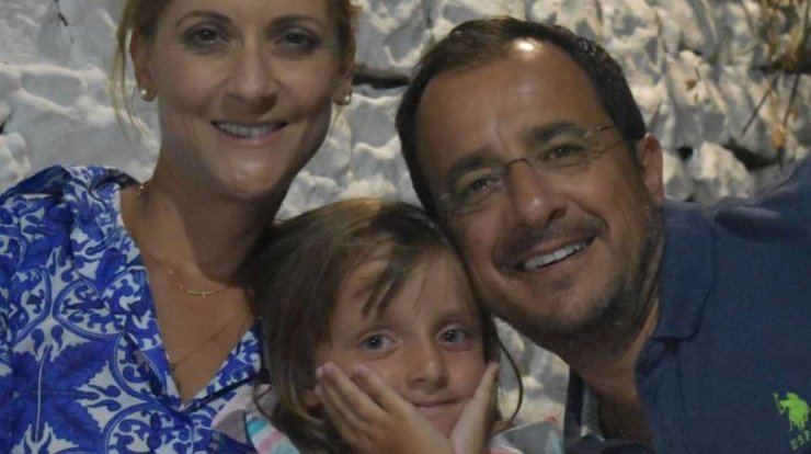 Νίκος Χριστοδουλίδης: Η φωτογραφία με τη μικρότερή του κόρη που μας ενθουσίασε!