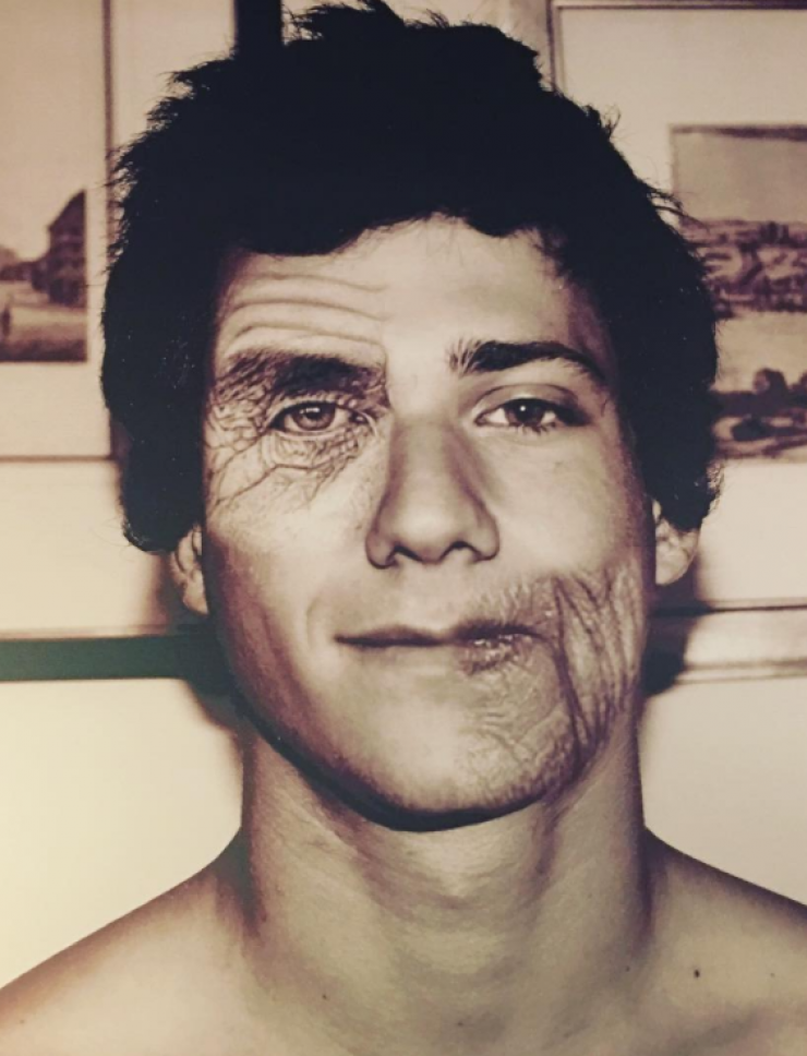 Απίστευτα ταλαντούχος! Ο γιος Ελληνίδας παρουσιάστριας δημιούργησε αυτή την καλλιτεχνική προσωπογραφία του!