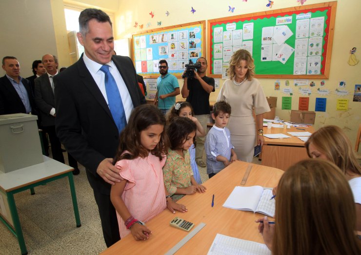 Όταν οι Κύπριοι πολιτικοί ψηφίζουν με τις οικογένειές τους [εικόνες]