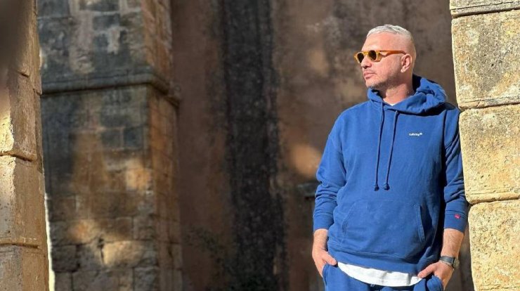 Νικόλας Ιωαννίδης: Έσπασε το τζάμι στο σαλόνι του σπιτιού του από τον σεισμό [βίντεο]