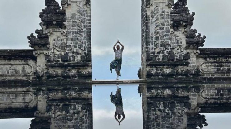 Νικόλας Ιωαννίδης: Πόζαρε στα must locations του Bali και λατρέψαμε τις εικόνες