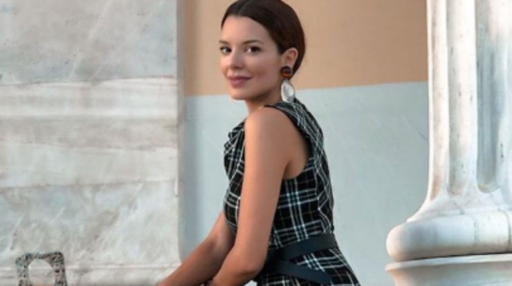 Νικολέττα Ράλλη: Ποια Κύπρια τραγουδίστρια ήταν ο συνδετικός κρίκος για να γνωριστεί με τον σύντροφό της;