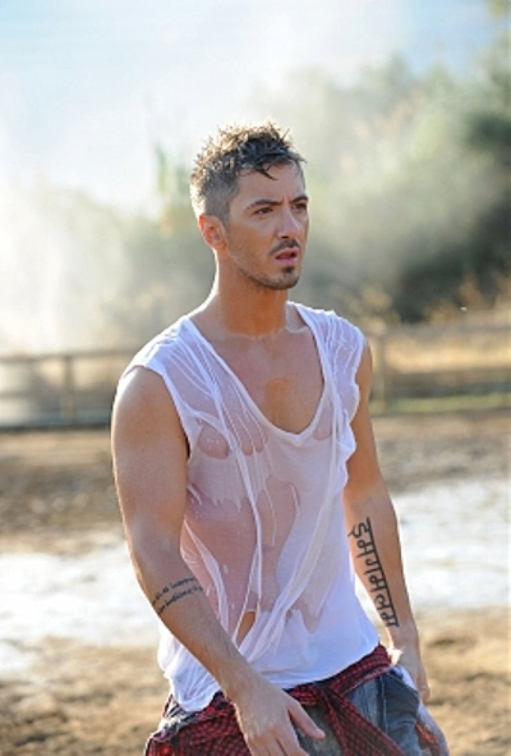 Νίκος Γκάνος: «Με τη μαμά μου πηγαίνουμε σε club και χορεύουμε μαζί»