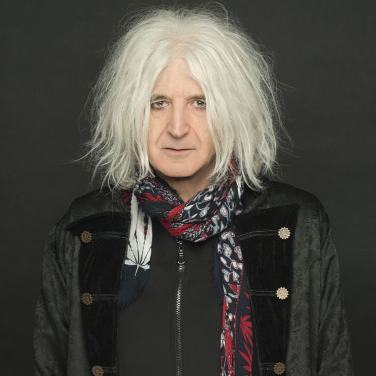 Δείτε τη νέα sexy συνοδό του Νίκου Καρβέλα 