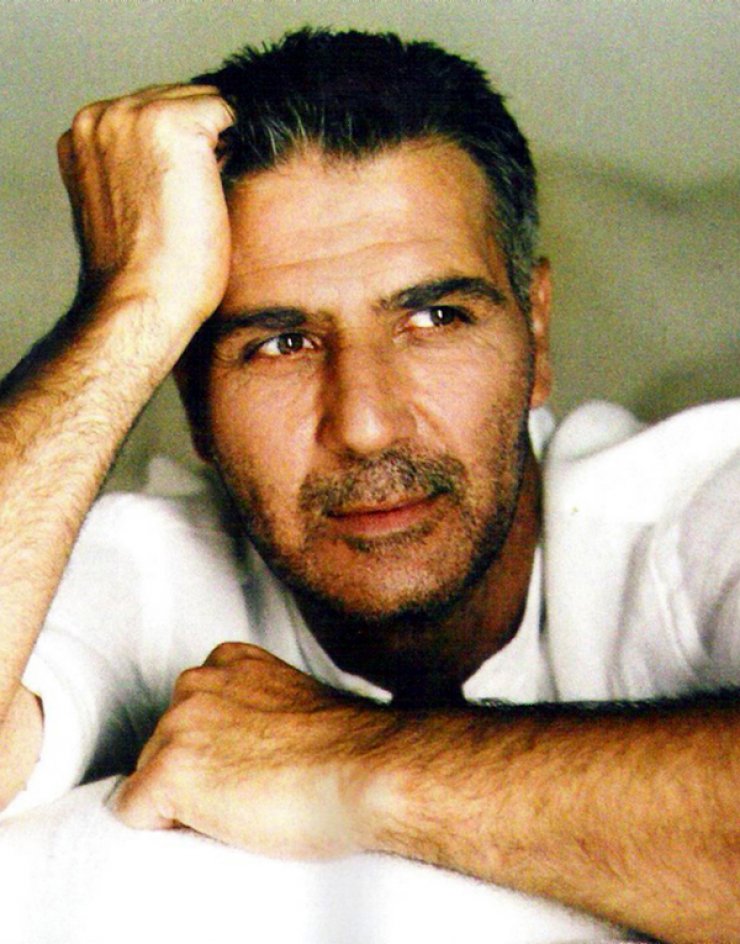 Ανατριχίλα και συγκίνηση: Δείτε τι γράφει στον τάφο του Νίκου Σεργιανόπουλου!