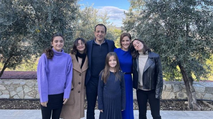 Νίκος Χριστοδουλίδης: Πώς αντιδρούν οι κόρες του στα αρνητικά σχόλια που λαμβάνει; [βίντεο]