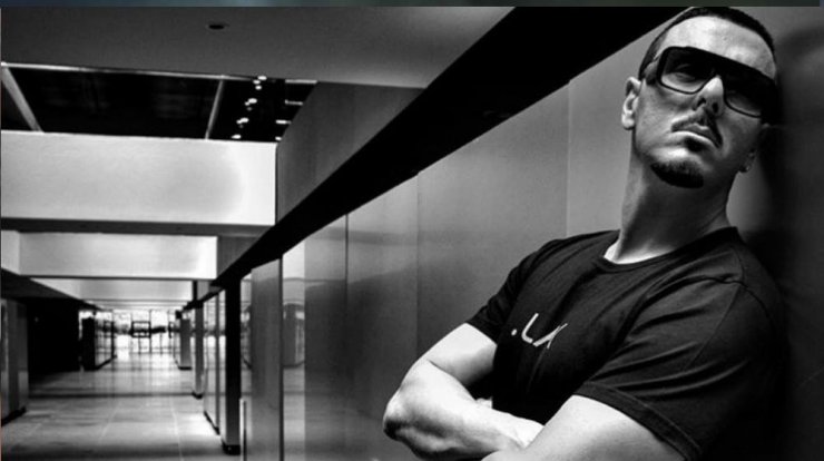 Ο Νίκος Βουρλιώτης μας δείχνει για πρώτη φορά την κορούλα του!