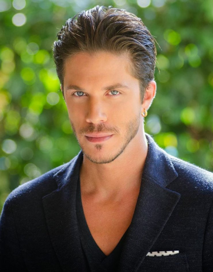 Ο Νίκος Οικονομόπουλος επιστρέφει