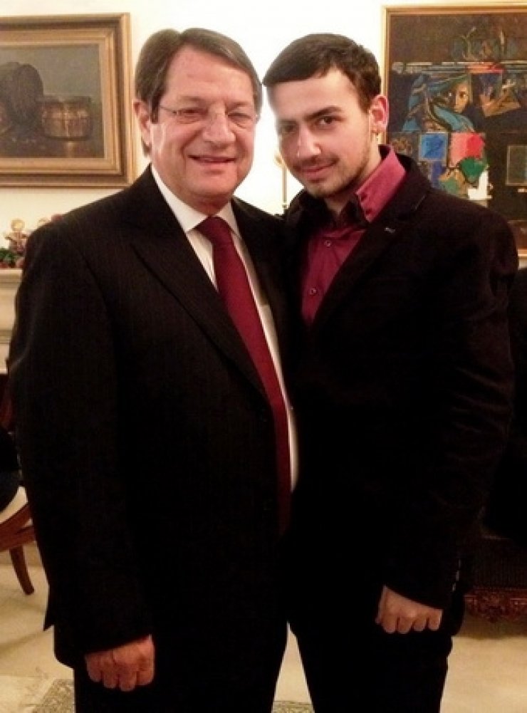 Τι σχέση έχει ο Νίκος Αναστασιάδης με το Μαυρίκιο Μαυρικίου;