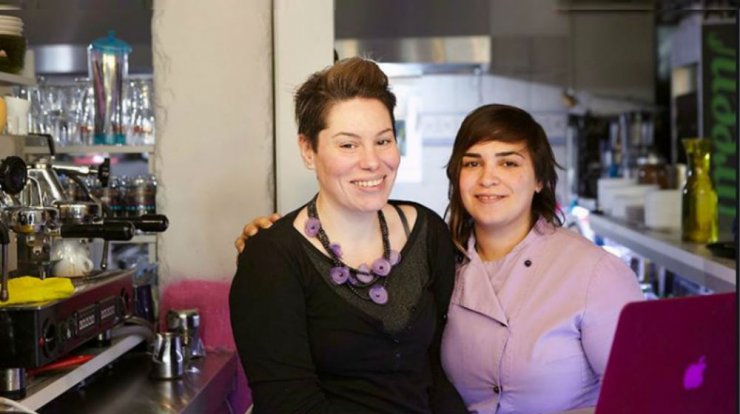 Ντέμη Γεωργίου: Πως αντέδρασε η μητέρα της στο γεγονός πως έχει σχέση με γυναίκα; [βίντεο]