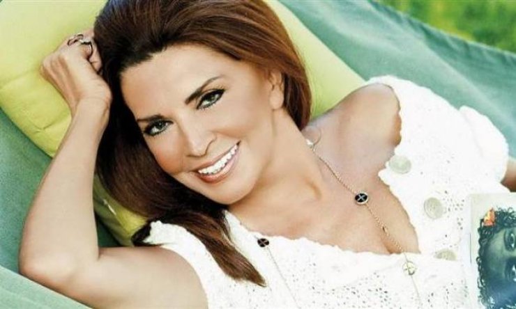 Μιμή Ντενίση: "Θέλω έναν άντρα που θα έρχεται στις πρόβες και όχι στην πρεμιέρα για να φωτογραφηθούμε"