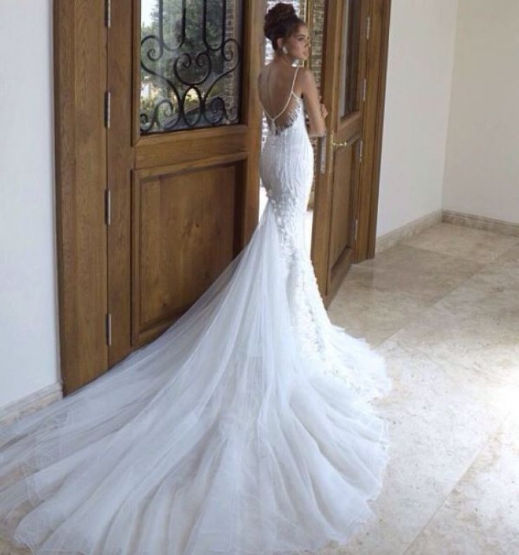 Επιλέξτε νυφικό με ουρά 