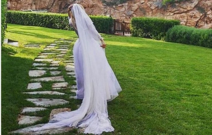 Ποια Ελληνίδα παρουσιάστρια ντύθηκε νυφούλα;