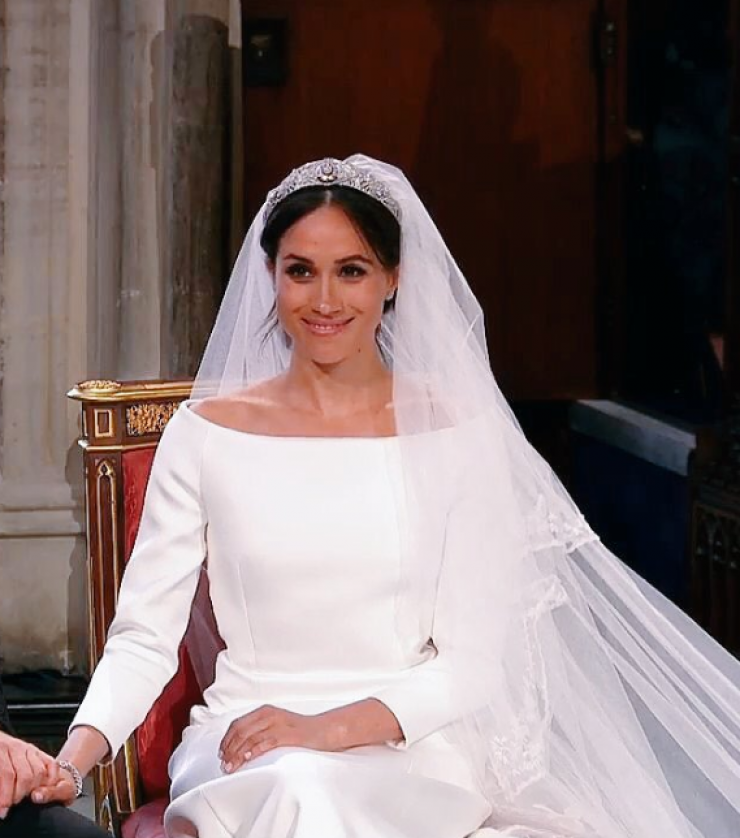 Υπέροχη! Η Meghan Markle έλαμψε με το κομψό της νυφικό!