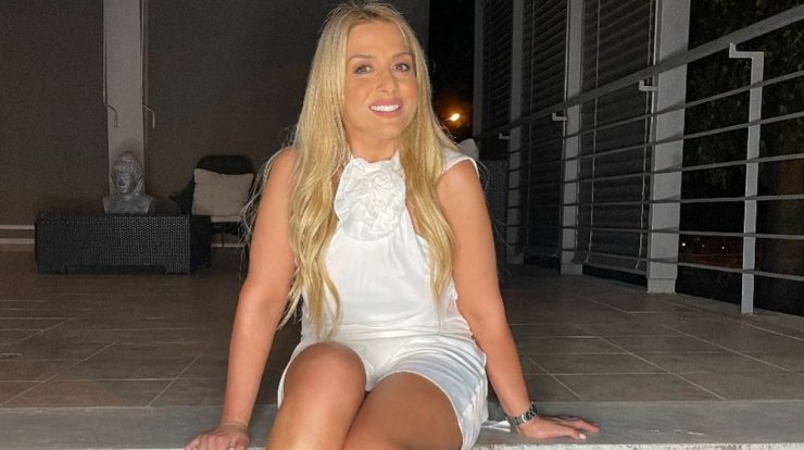 Look of the day: Η Νεκταρία Ζορλάκκη με Eφι mirror dress