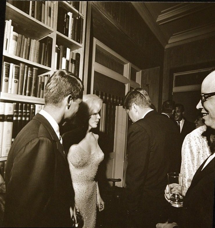 «Ο Κένεντι διέταξε τη δολοφονία της Μέριλιν Μονρό με θανάσιμη ένεση»