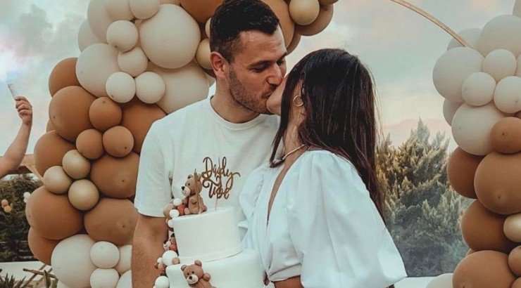 Βάσω Πέτρου – Παντελής Μαραγκάκης: Έκαναν gender reveal πάρτι και έμαθαν το φύλο του μωρού τους [εικόνες & βίντεο]