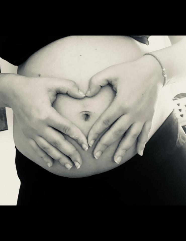 Ζευγάρι της κυπριακής showbiz λίγες εβδομάδες πριν τον ερχομό του μωρού τους αποκάλυψαν το όνομα που θα του δώσουν!