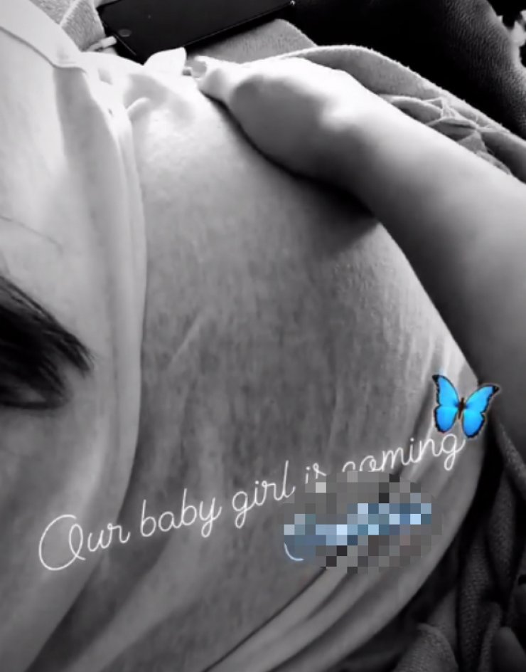 Το πιο τρυφερό στιγμιότυπο! Ζευγάρι της κυπριακής showbiz ανυπομονεί για τον ερχομό του πρώτου τους μωρού!