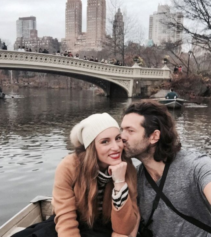 Το γλυκό μήνυμα και η φωτογραφία του αδερφού της Αθηνάς Οικονομάκου μετά τον γάμο της ηθοποιού!