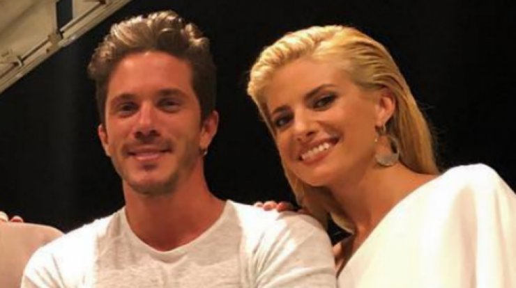 Κοντινό πρόσωπο της Ευαγγελίας Αραβανή:  "Έχει χωρίσει με το Νίκο Οικονομόπουλο"