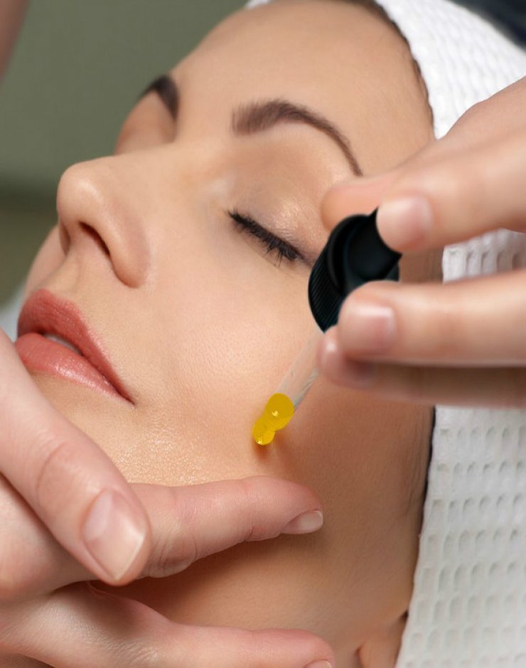 4 λόγοι για να χρησιμοποιείτε καθημερινά λάδι στο πρόσωπο