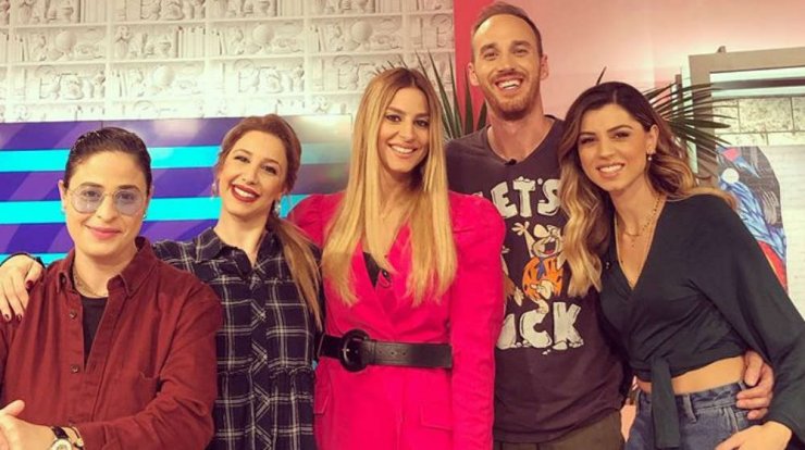 Τάσος Θεοδώρου: Η βέρα στο χέρι του και οι υπαινιγμοί των συνεργατών του! [βίντεο]