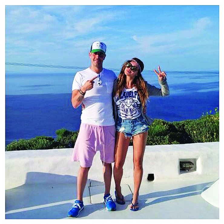 Όλγα Φαρμάκη: Ο δημόσιος τσακωμός με τον σύντροφό της στα μπουζούκια! [εικόνες]