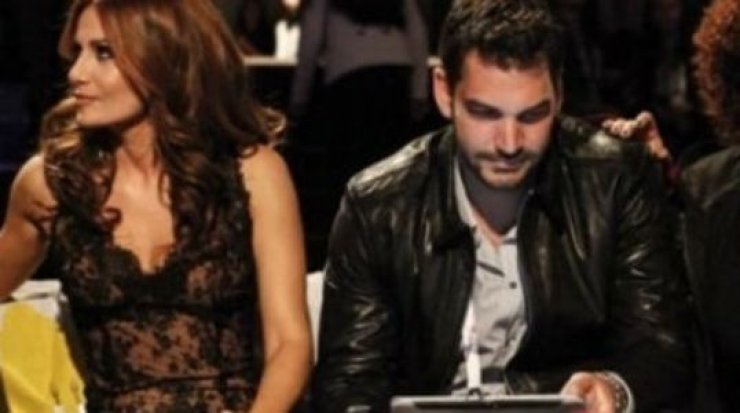 Συγκινημένη στην αγκαλιά του καλού της η Δέσποινα Ολυμπίου