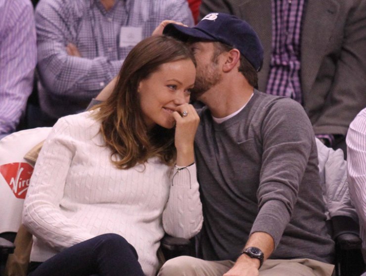 Olivia Wilde: Τα καυτά φιλιά στο γήπεδο [φωτογραφίες]