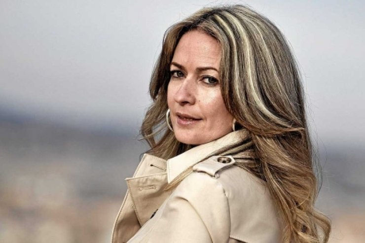 Ισπανίδα πολιτικός ποζάρει topless