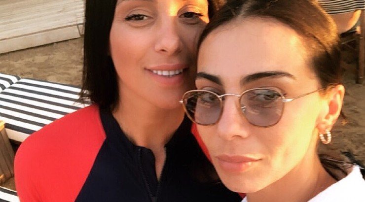 Ολυμπία Χοψονίδου: Μας συστήνει την κούκλα και νεότατη μαμά της και η ομοιότητά τους εντυπωσιάζει!