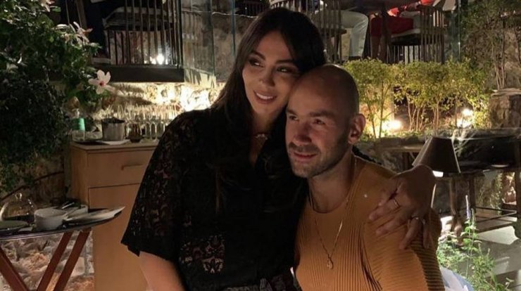 Σπανούλης – Χοψονίδου: Συγκινημένοι με τους οπαδούς του Ολυμπιακού έξω από το σπίτι τους! [βίντεο]