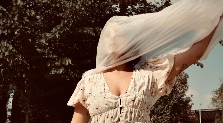 Κύπρια ηθοποιός εξομολογείται: “Έχω κουραστεί να ακούω να με ρωτάνε πότε θα παντρευτώ” [βίντεο]