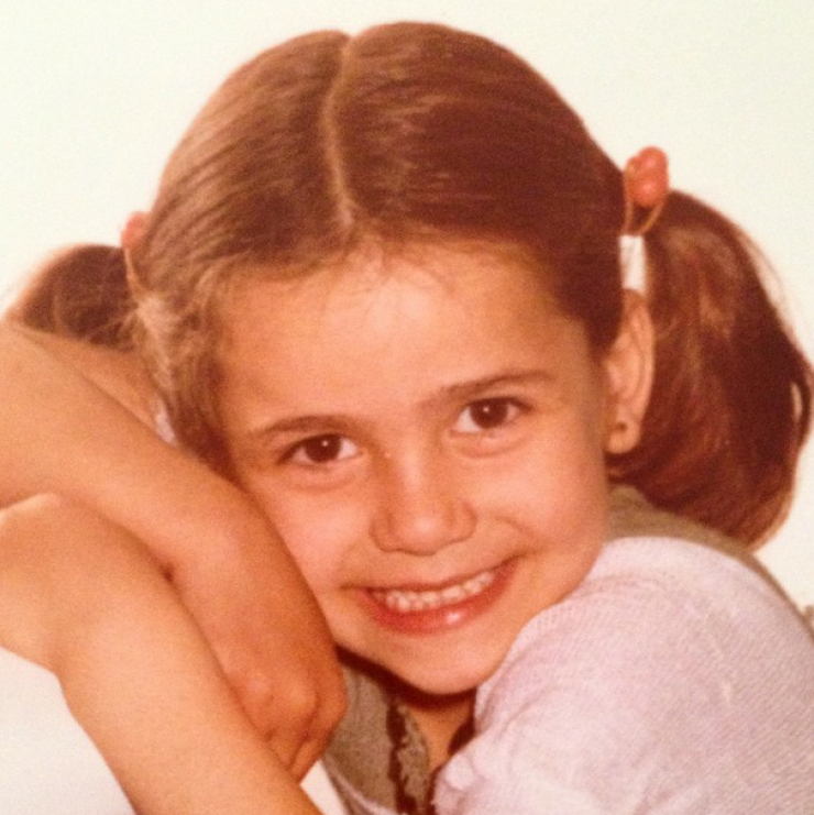 Ποια Κύπρια τραγουδίστρια είναι το κοριτσάκι στη φωτογραφία