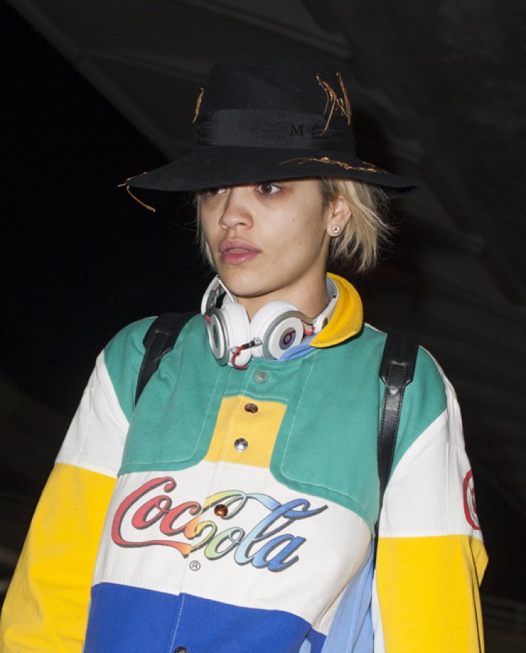 Η Rita Ora εντελώς άβαφη [φωτογραφίες]