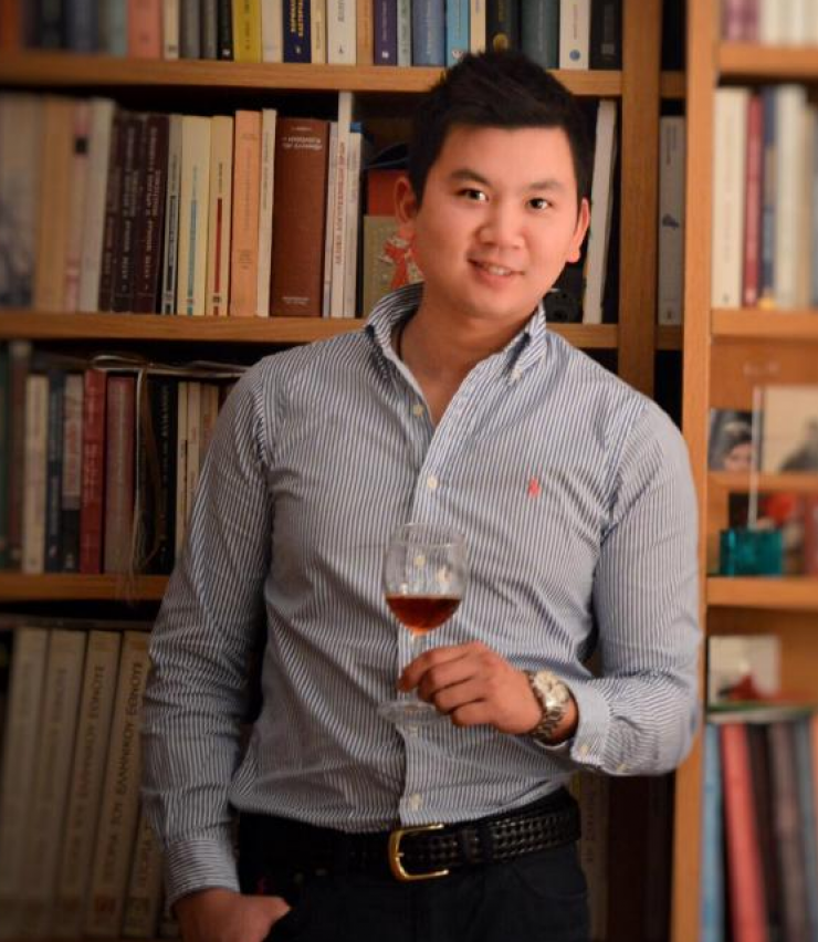 Μείναμε άφωνοι! Ο Ορέστης Τσανγκ "την έφερε" ακόμα και στην αδερφή του! [βίντεο]