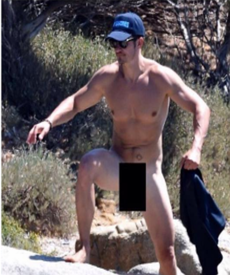 Γνωστός Έλληνας φωτογραφίζετια ολόγυμνος στην παραλία μιμούμενος τον Orlando Bloom! [εικόνα]