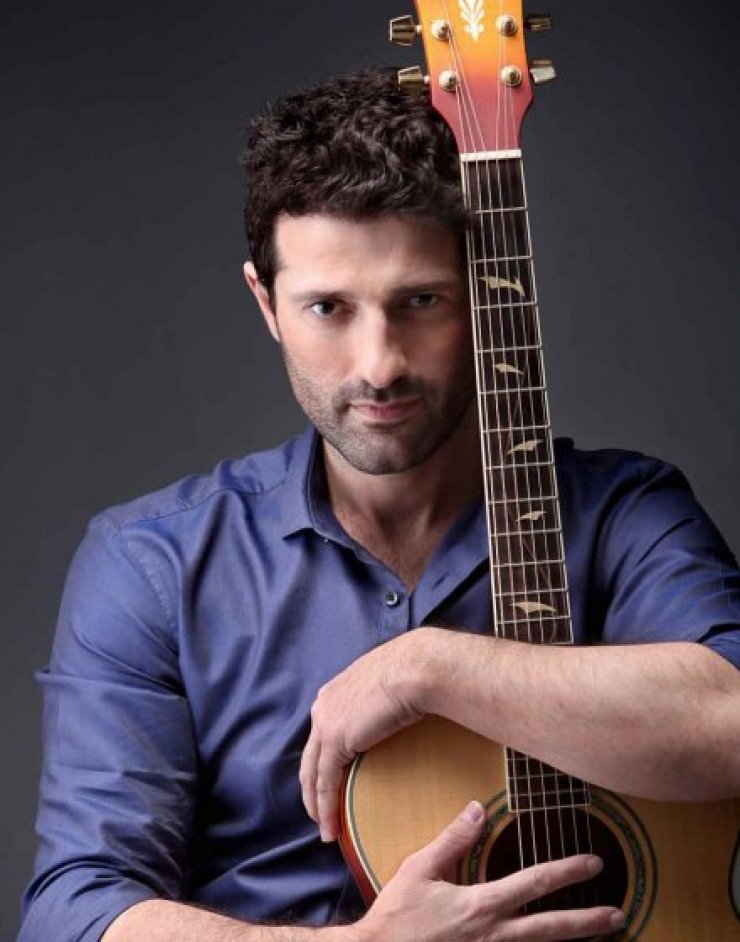 Όθωνας Μεταξάς: Δείτε την κούκλα σύντροφό του! [εικόνες]