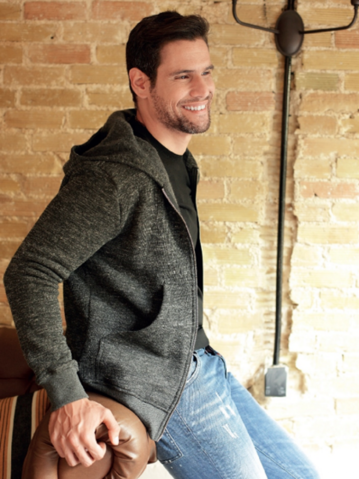 Ποια επώνυμη Ελληνίδα χαστούκισε τον Δημήτρη Ουγγαρέζο on camera; [βίντεο]