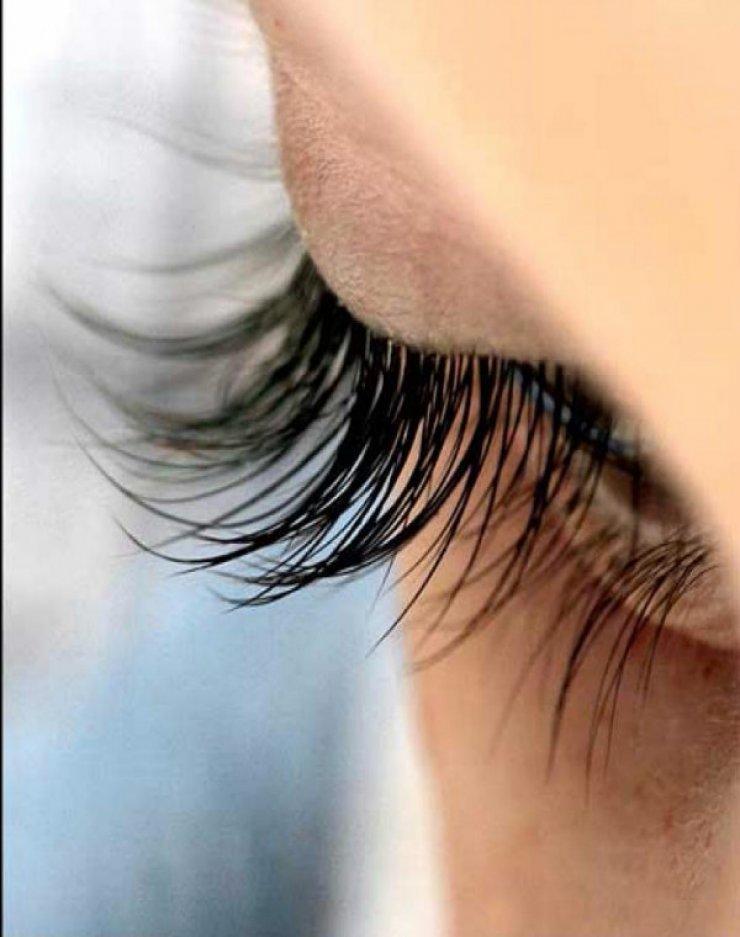 3 παρανέργειες από την εφαρμογή ψεύτικων βλεφαρίδων